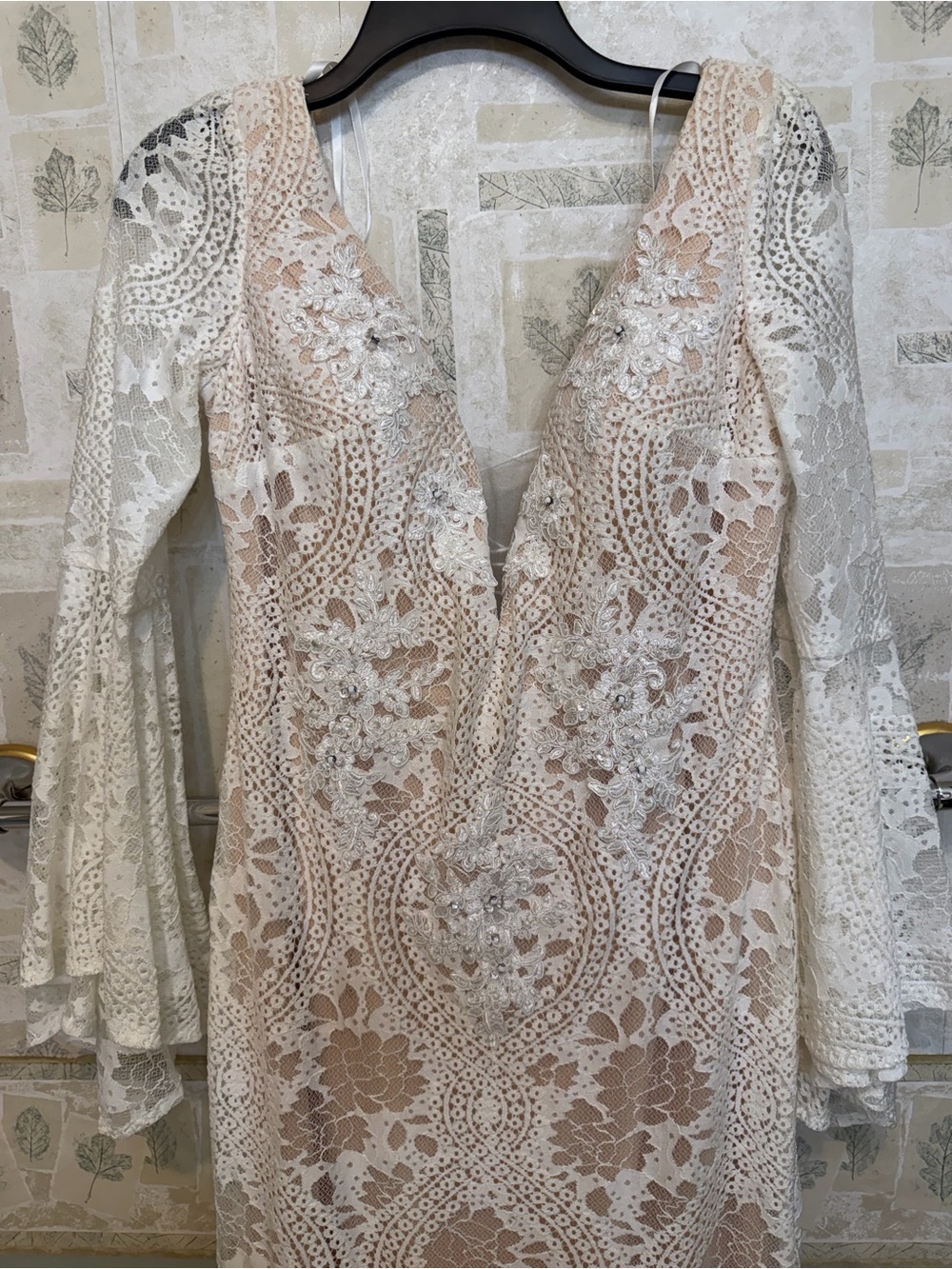 Jessica McClintock Ivory Lace Appliqué V-Neck Wedding Dress
